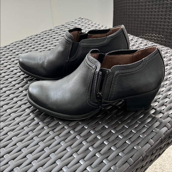 Classic Black Leather ladies short boots - Picture 2 of 5